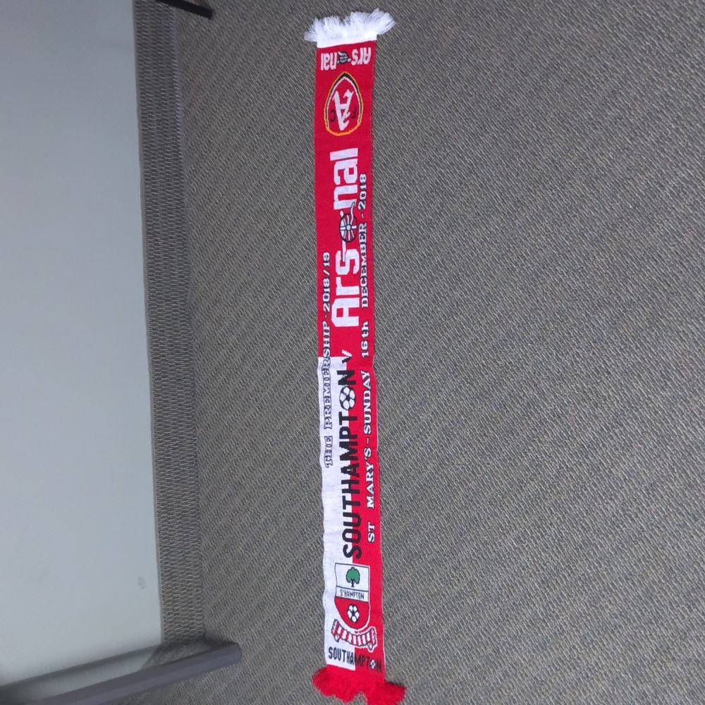Southampton V Arsenal St Mary's Sunday 16th Dec 2018 Red White Scarf w/ Fringes